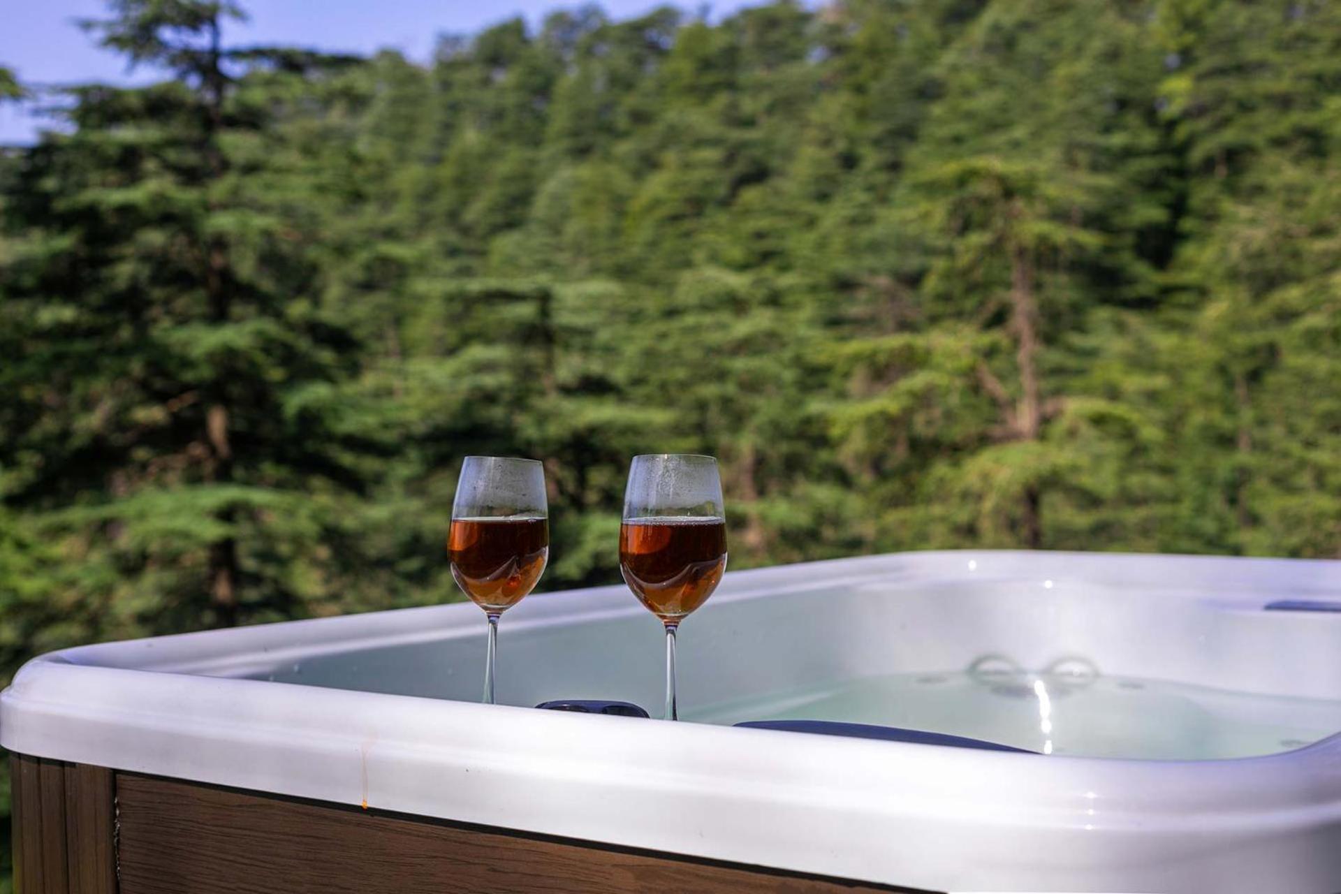 Stayvista At Pine Estate With Outdoor Jacuzzi Шимла Экстерьер фото