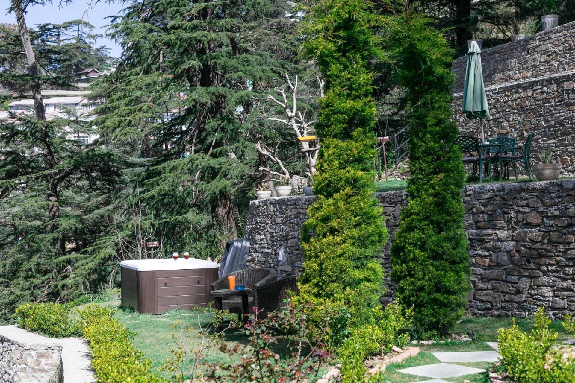 Stayvista At Pine Estate With Outdoor Jacuzzi Шимла Экстерьер фото