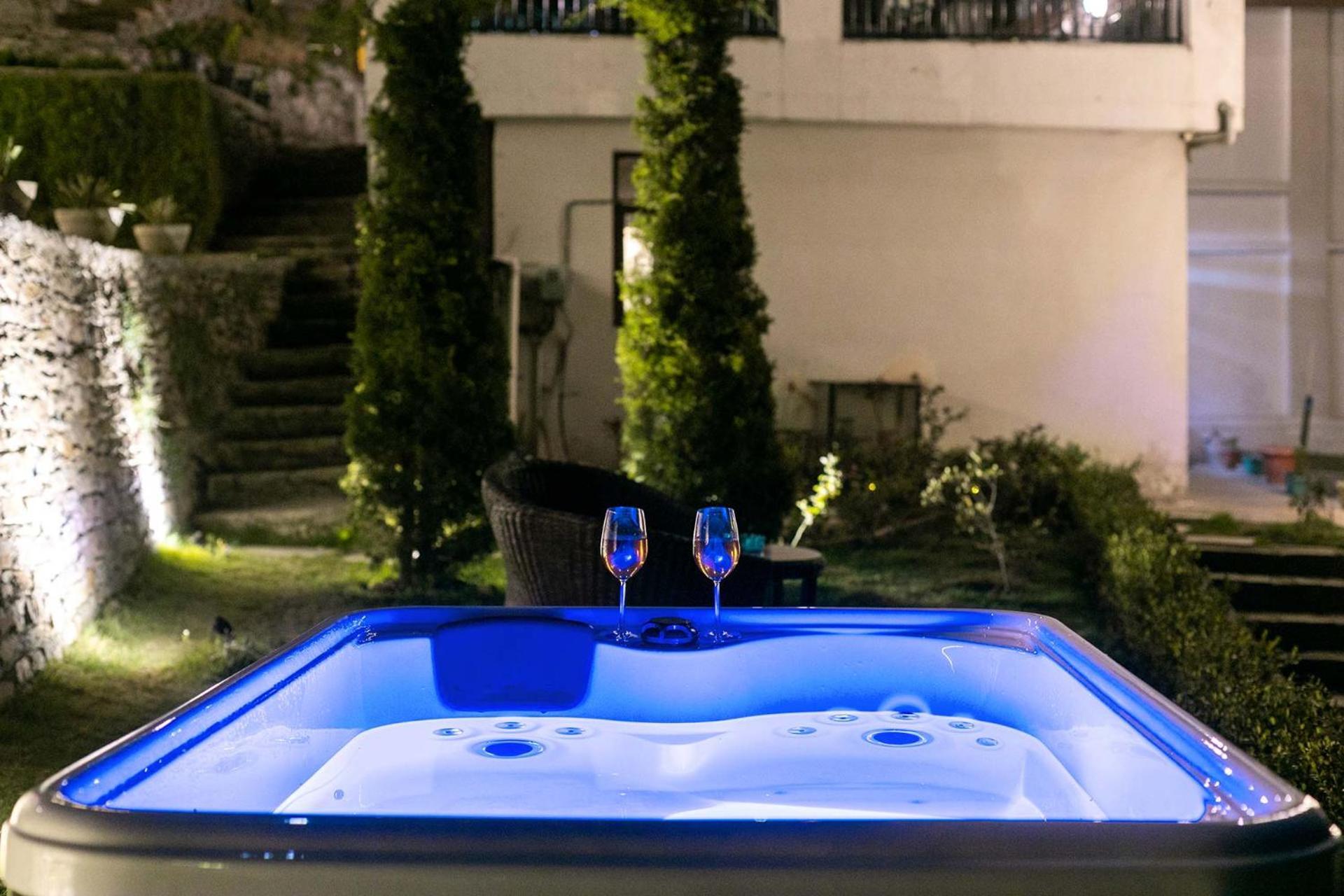 Stayvista At Pine Estate With Outdoor Jacuzzi Шимла Экстерьер фото