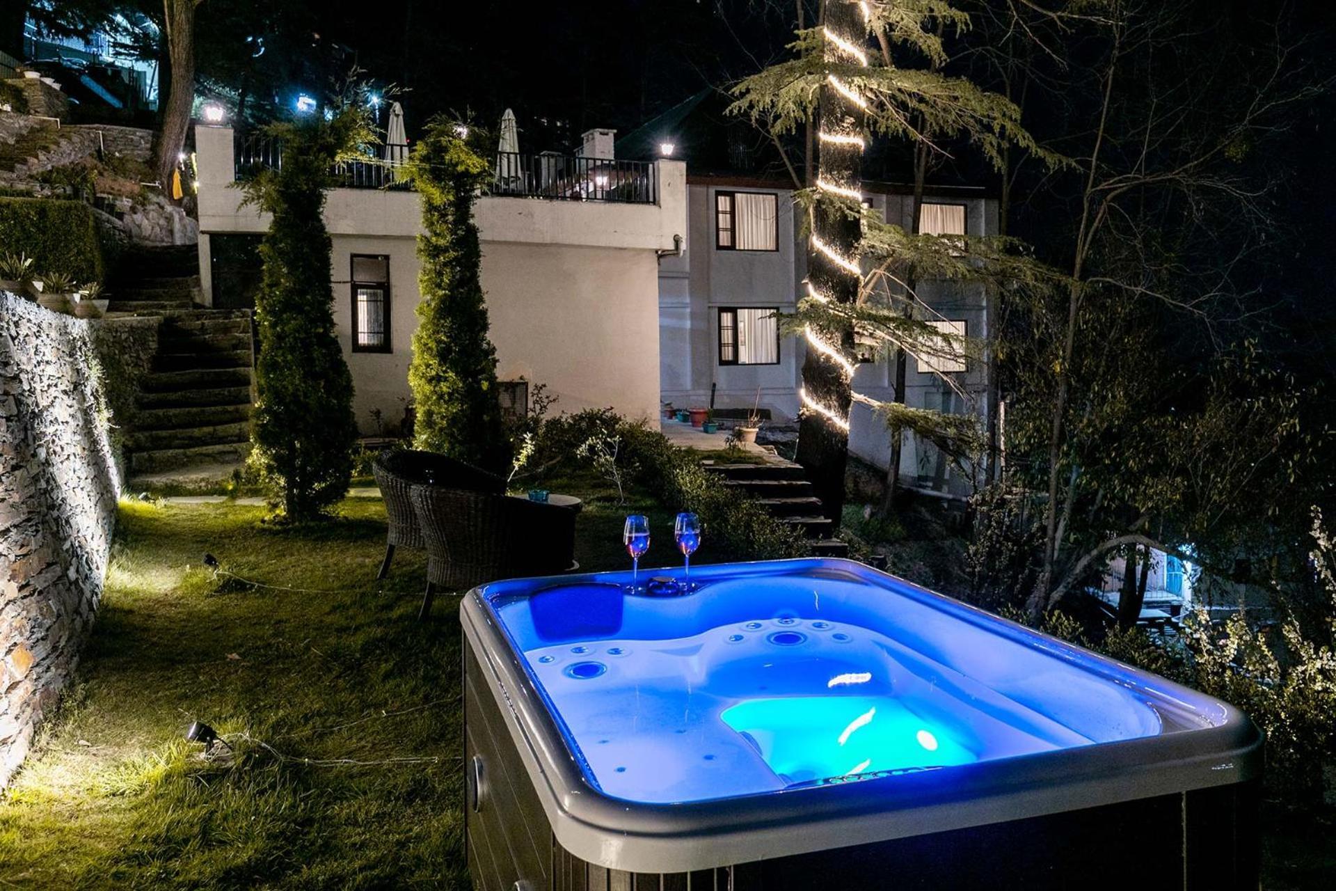 Stayvista At Pine Estate With Outdoor Jacuzzi Шимла Экстерьер фото